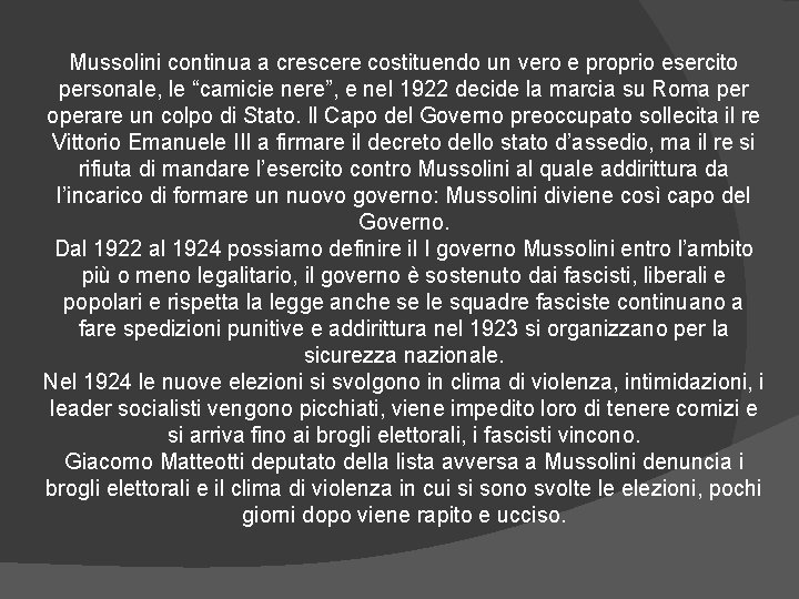 Mussolini continua a crescere costituendo un vero e proprio esercito personale, le “camicie nere”,