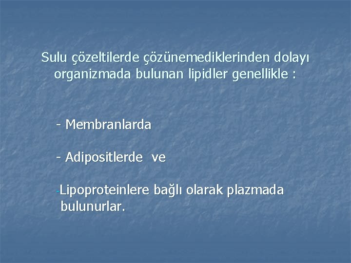 Sulu çözeltilerde çözünemediklerinden dolayı organizmada bulunan lipidler genellikle : - Membranlarda - Adipositlerde ve Sulu çözeltilerde çözünemediklerinden dolayı organizmada bulunan lipidler genellikle : - Membranlarda - Adipositlerde ve