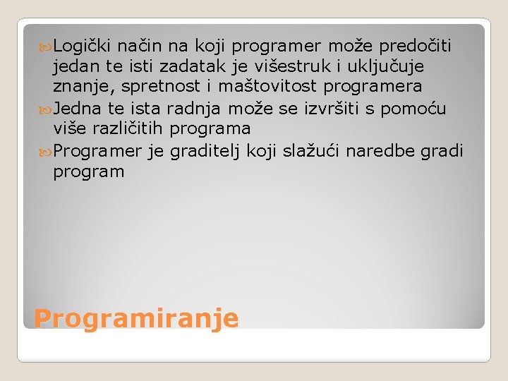  Logički način na koji programer može predočiti jedan te isti zadatak je višestruk