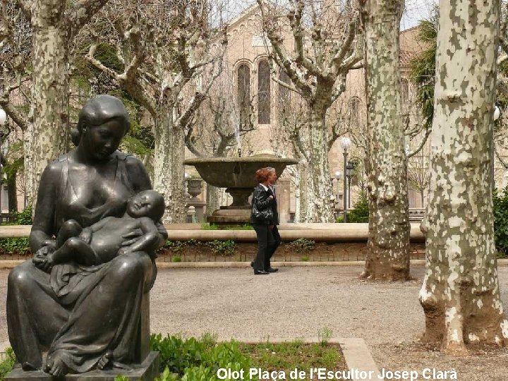 Olot Plaça de l'Escultor Josep Clarà 