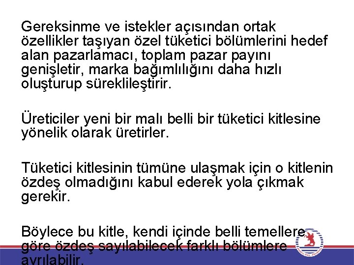 Gereksinme ve istekler açısından ortak özellikler taşıyan özel tüketici bölümlerini hedef alan pazarlamacı, toplam