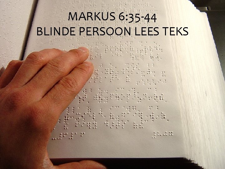 MARKUS 6: 35 -44 BLINDE PERSOON LEES TEKS 
