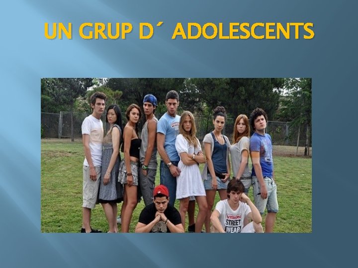 UN GRUP D´ ADOLESCENTS 