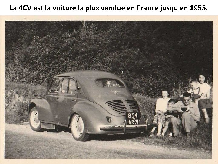 La 4 CV est la voiture la plus vendue en France jusqu'en 1955. 