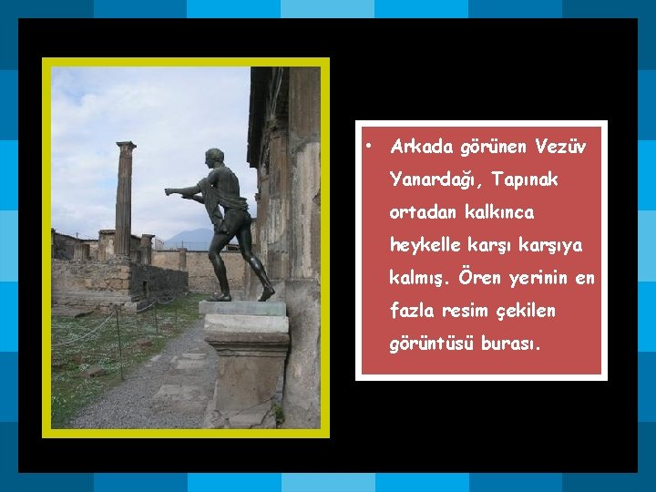 • Arkada görünen Vezüv Yanardağı, Tapınak ortadan kalkınca heykelle karşıya kalmış. Ören yerinin • Arkada görünen Vezüv Yanardağı, Tapınak ortadan kalkınca heykelle karşıya kalmış. Ören yerinin