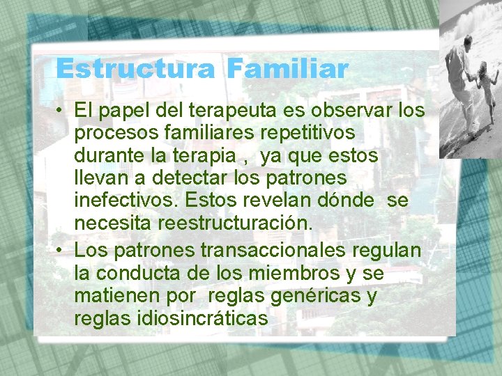 Estructura Familiar • El papel del terapeuta es observar los procesos familiares repetitivos durante