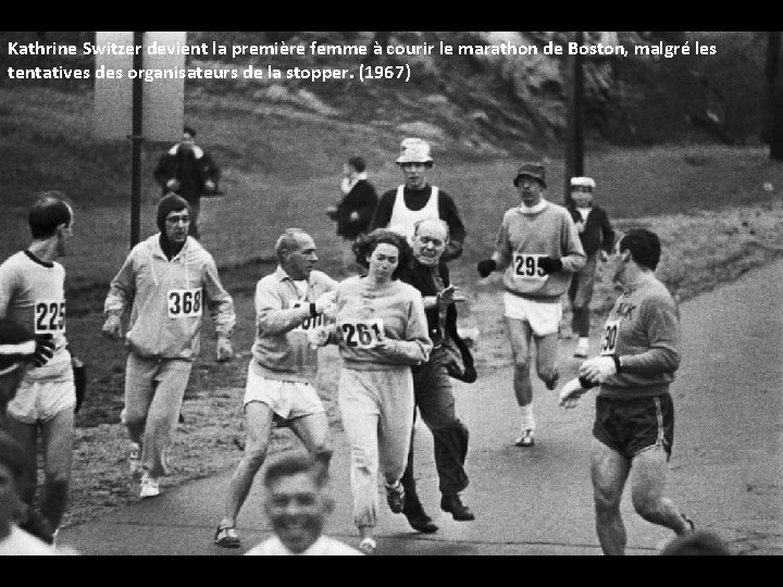 Kathrine Switzer devient la première femme à courir le marathon de Boston, malgré les Kathrine Switzer devient la première femme à courir le marathon de Boston, malgré les