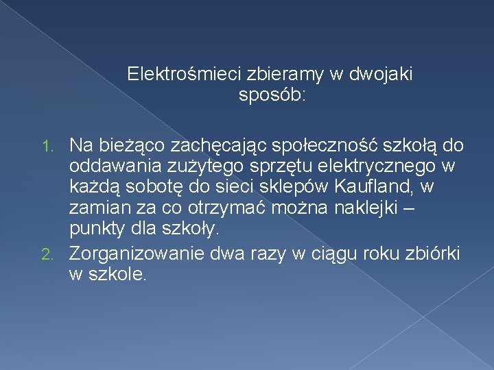 Elektrośmieci zbieramy w dwojaki sposób: Na bieżąco zachęcając społeczność szkołą do oddawania zużytego sprzętu