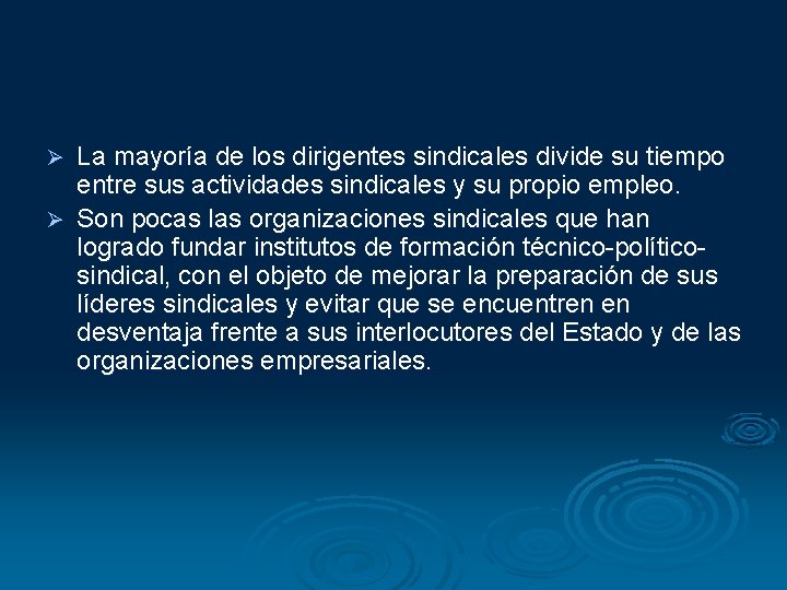 La mayoría de los dirigentes sindicales divide su tiempo entre sus actividades sindicales y La mayoría de los dirigentes sindicales divide su tiempo entre sus actividades sindicales y