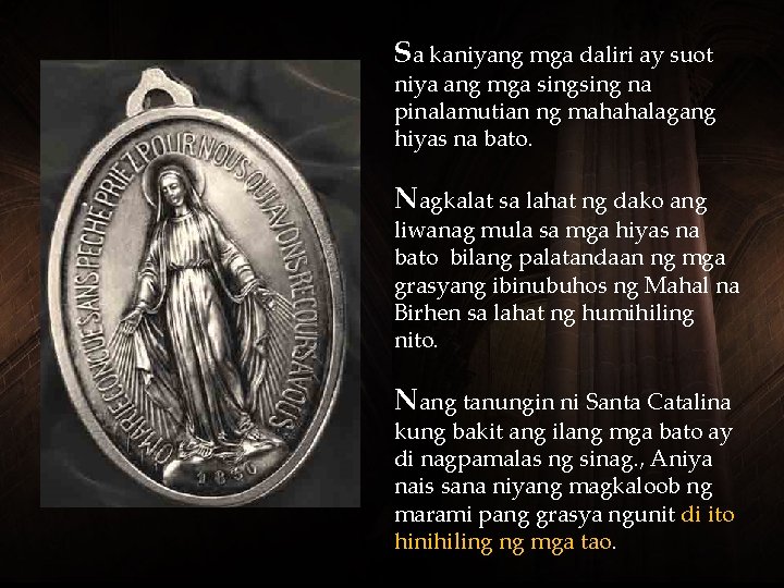 Sa kaniyang mga daliri ay suot niya ang mga sing na pinalamutian ng mahahalagang Sa kaniyang mga daliri ay suot niya ang mga sing na pinalamutian ng mahahalagang