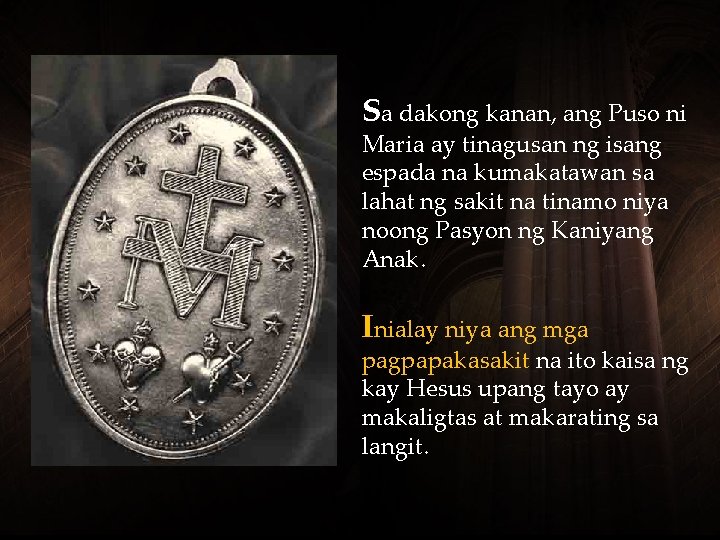 Sa dakong kanan, ang Puso ni Maria ay tinagusan ng isang espada na kumakatawan Sa dakong kanan, ang Puso ni Maria ay tinagusan ng isang espada na kumakatawan