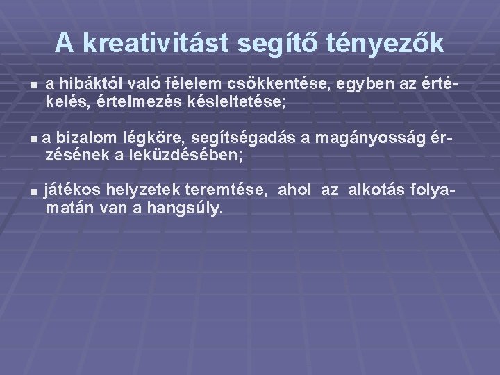 A kreativitást segítő tényezők a hibáktól való félelem csökkentése, egyben az értékelés, értelmezés késleltetése;