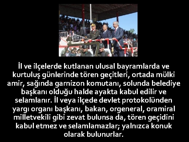 İl ve ilçelerde kutlanan ulusal bayramlarda ve kurtuluş günlerinde tören geçitleri, ortada mülki amir,