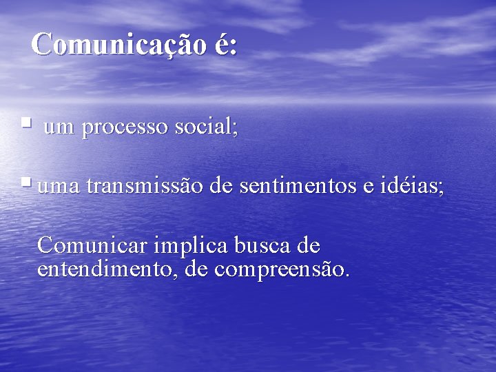 Comunicação é: § um processo social; § uma transmissão de sentimentos e idéias; Comunicar