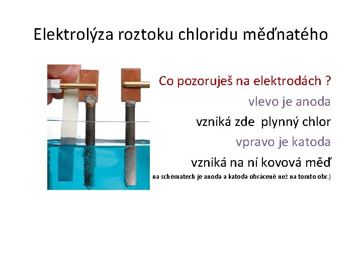 Elektrolýza roztoku chloridu měďnatého Co pozoruješ na elektrodách ? vlevo je anoda vzniká zde