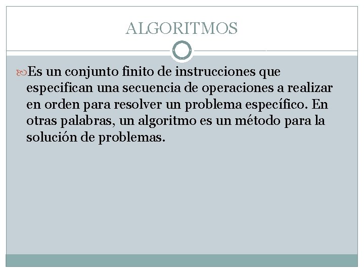 ALGORITMOS Es un conjunto finito de instrucciones que especifican una secuencia de operaciones a