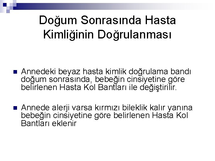 Doğum Sonrasında Hasta Kimliğinin Doğrulanması n Annedeki beyaz hasta kimlik doğrulama bandı doğum sonrasında,