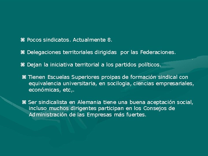 Pocos sindicatos. Actualmente 8. Delegaciones territoriales dirigidas por las Federaciones. Dejan la iniciativa Pocos sindicatos. Actualmente 8. Delegaciones territoriales dirigidas por las Federaciones. Dejan la iniciativa