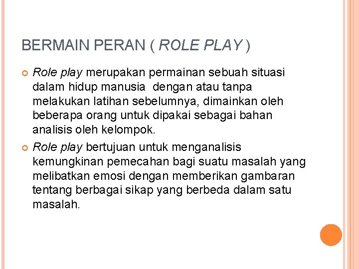 BERMAIN PERAN ( ROLE PLAY ) Role play merupakan permainan sebuah situasi dalam hidup