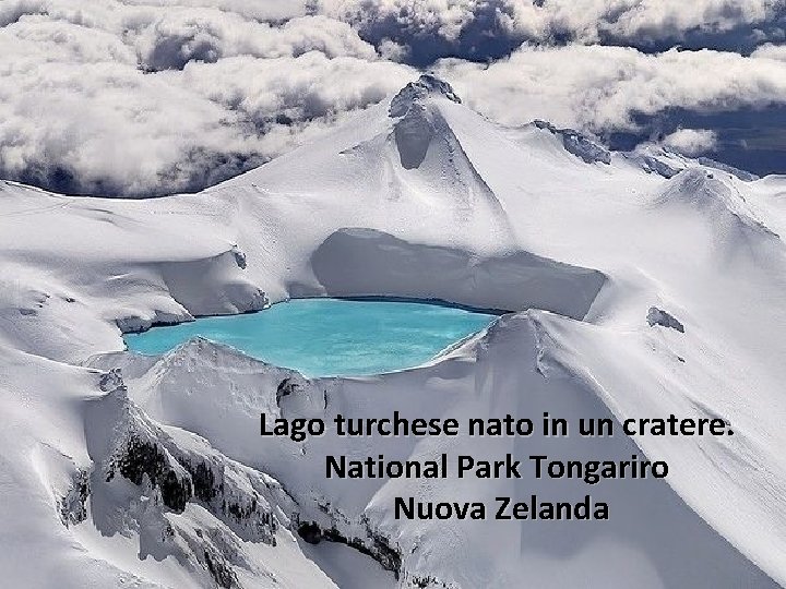 Lago turchese nato in un cratere. National Park Tongariro Nuova Zelanda 