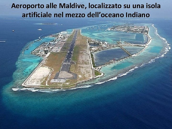 Aeroporto alle Maldive, localizzato su una isola artificiale nel mezzo dell’oceano Indiano 