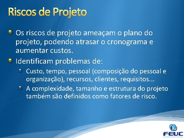 Riscos de Projeto Os riscos de projeto ameaçam o plano do projeto, podendo atrasar