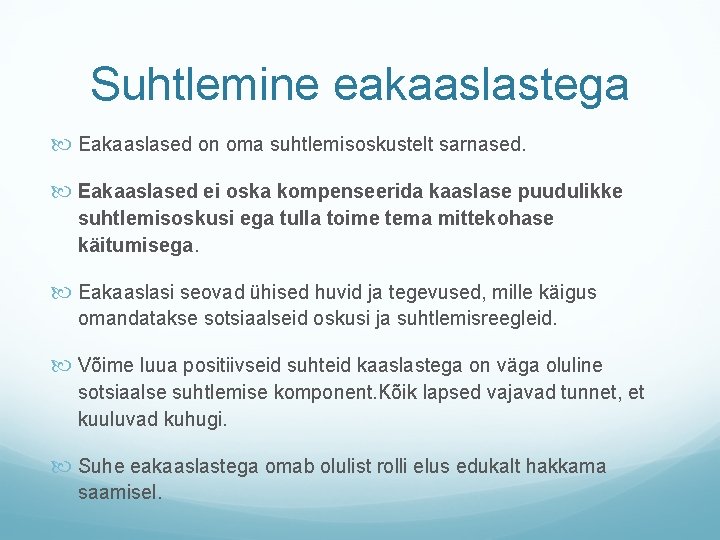 Suhtlemine eakaaslastega Eakaaslased on oma suhtlemisoskustelt sarnased. Eakaaslased ei oska kompenseerida kaaslase puudulikke suhtlemisoskusi