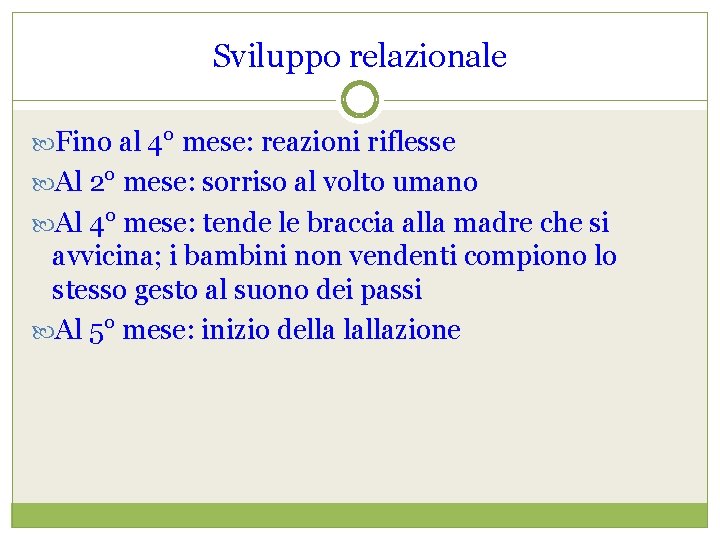 Sviluppo relazionale Fino al 4° mese: reazioni riflesse Al 2° mese: sorriso al volto