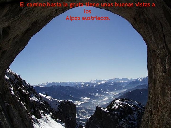 El camino hasta la gruta tiene unas buenas vistas a los Alpes austríacos. 