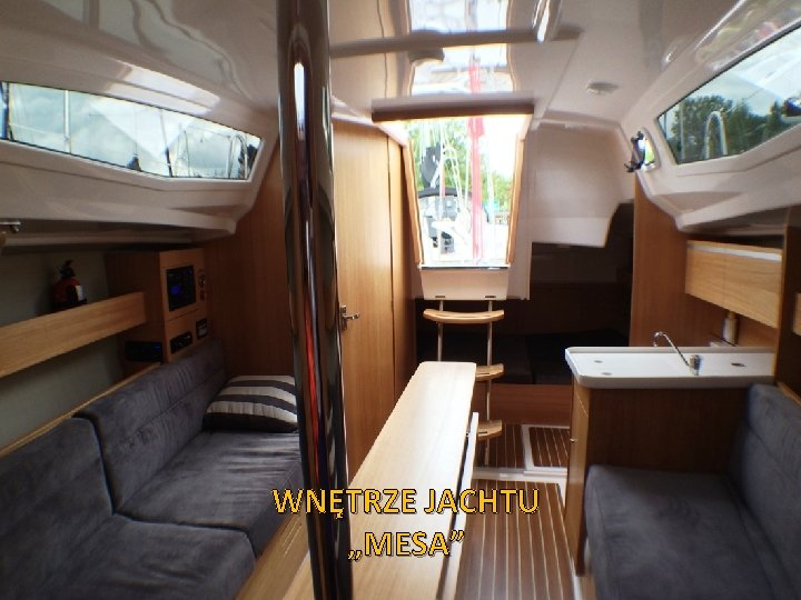 WNĘTRZE JACHTU „MESA” Śniadanie na jachcie 