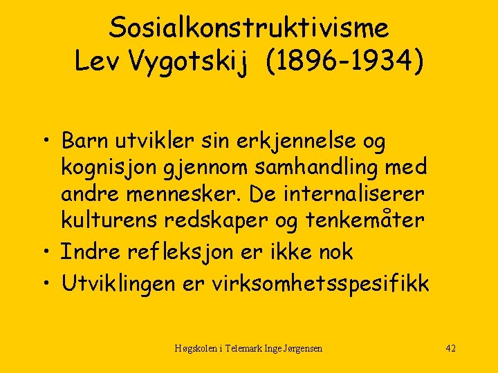 Sosialkonstruktivisme Lev Vygotskij (1896 -1934) • Barn utvikler sin erkjennelse og kognisjon gjennom samhandling