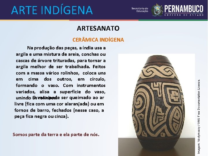 ARTE INDÍGENA ARTESANATO Na produção das peças, a índia usa a argila e uma