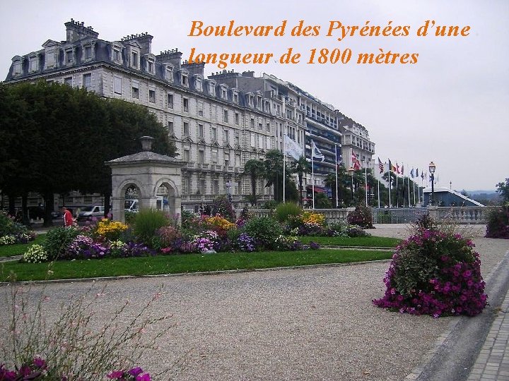 Boulevard des Pyrénées d’une. longueur de 1800 mètres 