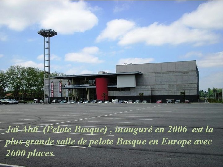 Jaï Alaï (Pelote Basque) , inauguré en 2006 est la plus grande salle de