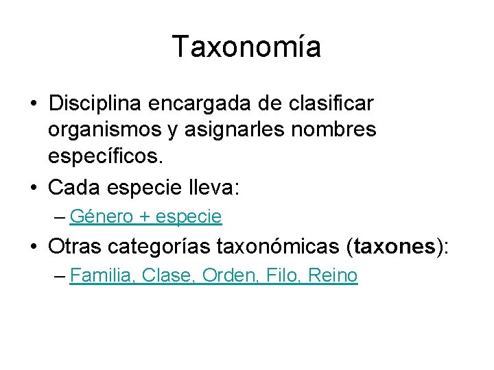 Taxonomía • Disciplina encargada de clasificar organismos y asignarles nombres específicos. • Cada especie