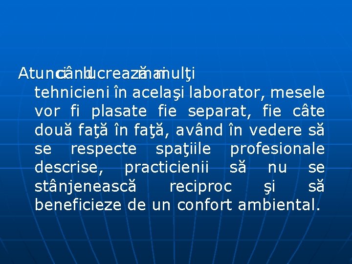 Atunci când lucrează mai mulţi tehnicieni în acelaşi laborator, mesele vor fi plasate fie