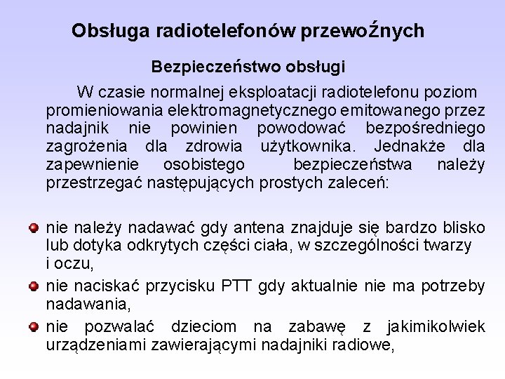 Obsługa radiotelefonów przewoźnych Bezpieczeństwo obsługi W czasie normalnej eksploatacji radiotelefonu poziom promieniowania elektromagnetycznego emitowanego