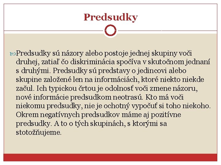 Predsudky sú názory alebo postoje jednej skupiny voči druhej, zatiaľ čo diskriminácia spočíva v