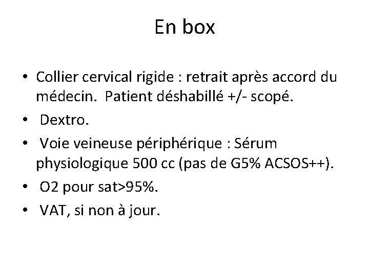En box • Collier cervical rigide : retrait après accord du médecin. Patient déshabillé