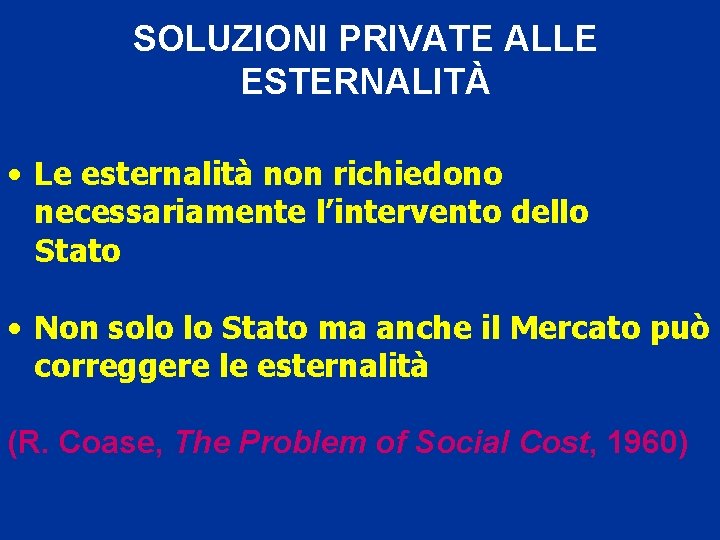 SOLUZIONI PRIVATE ALLE ESTERNALITÀ • Le esternalità non richiedono necessariamente l’intervento dello Stato •