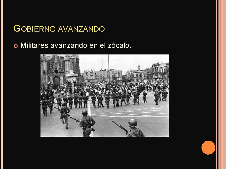 GOBIERNO AVANZANDO Militares avanzando en el zócalo. 