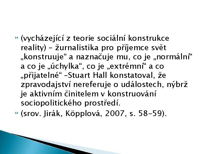  (vycházející z teorie sociální konstrukce reality) – žurnalistika pro příjemce svět „konstruuje“ a