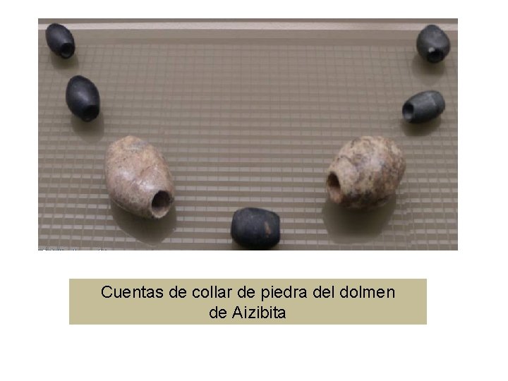 Cuentas de collar de piedra del dolmen de Aizibita 