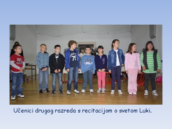 Učenici drugog razreda s recitacijom o svetom Luki. 