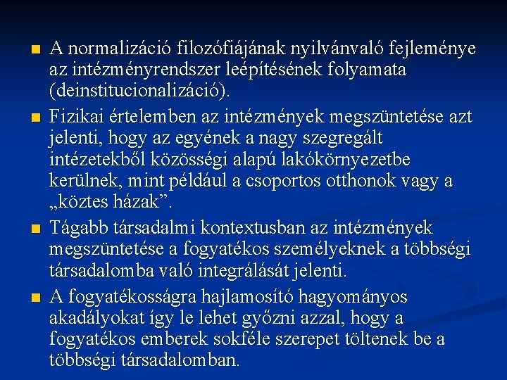 n n A normalizáció filozófiájának nyilvánvaló fejleménye az intézményrendszer leépítésének folyamata (deinstitucionalizáció). Fizikai értelemben n n A normalizáció filozófiájának nyilvánvaló fejleménye az intézményrendszer leépítésének folyamata (deinstitucionalizáció). Fizikai értelemben