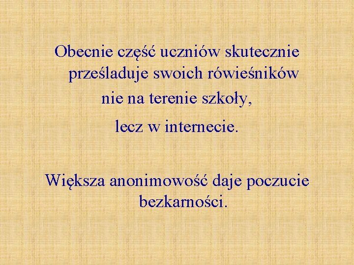 Obecnie część uczniów skutecznie prześladuje swoich rówieśników nie na terenie szkoły, lecz w internecie.