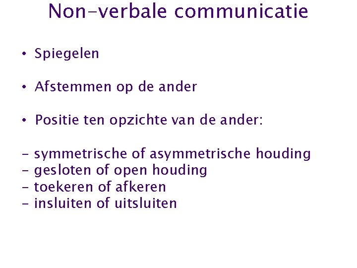 Non-verbale communicatie • Spiegelen • Afstemmen op de ander • Positie ten opzichte van
