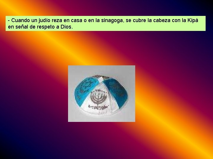 - Cuando un judío reza en casa o en la sinagoga, se cubre la