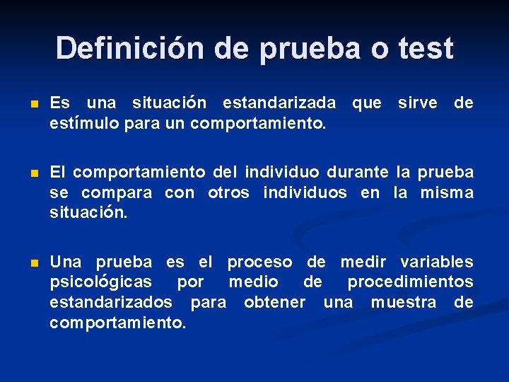 Definición de prueba o test n Es una situación estandarizada que sirve de estímulo