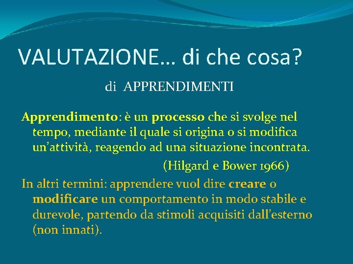 VALUTAZIONE… di che cosa? di APPRENDIMENTI Apprendimento: è un processo che si svolge nel